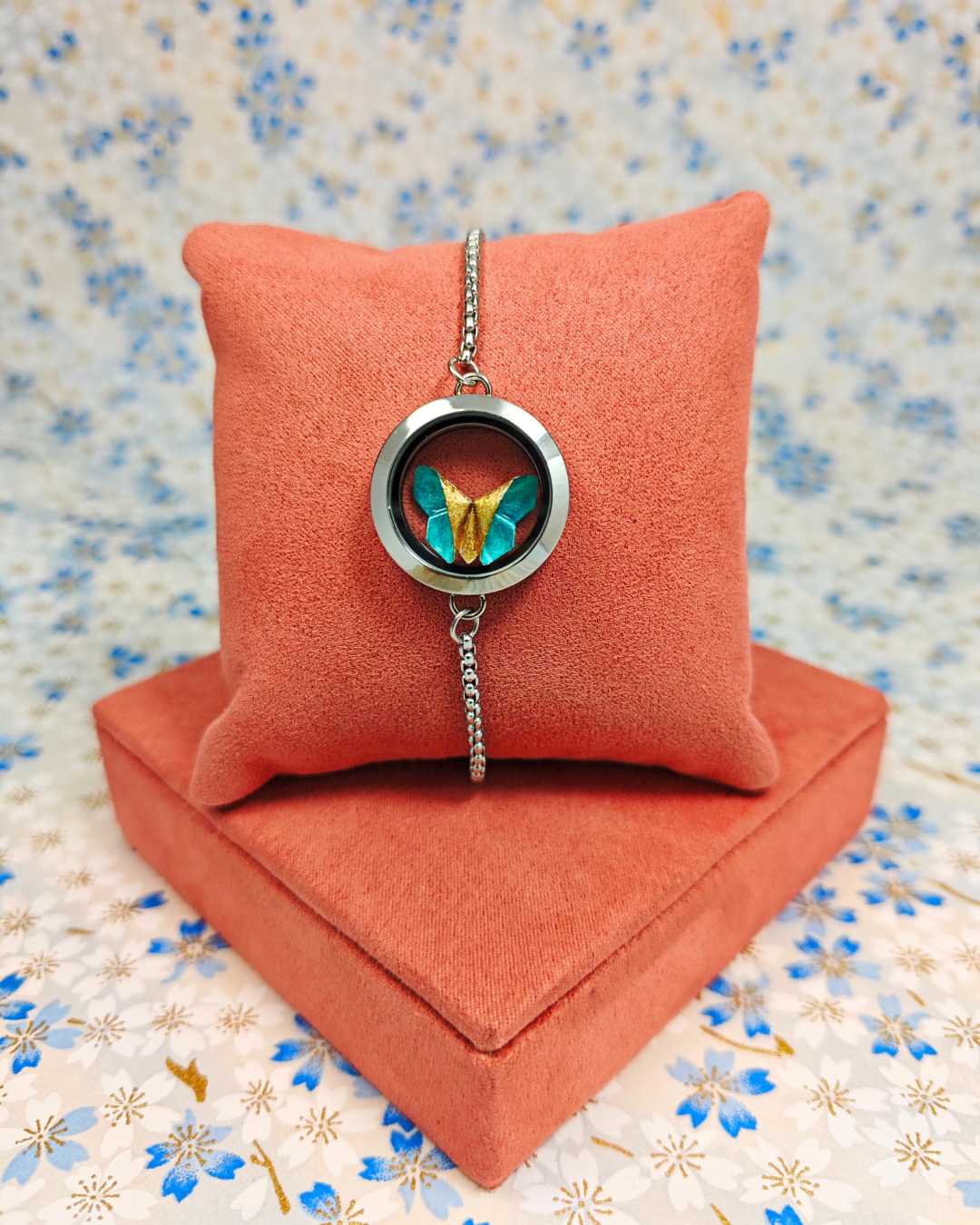 Pulsera relicario plateada
