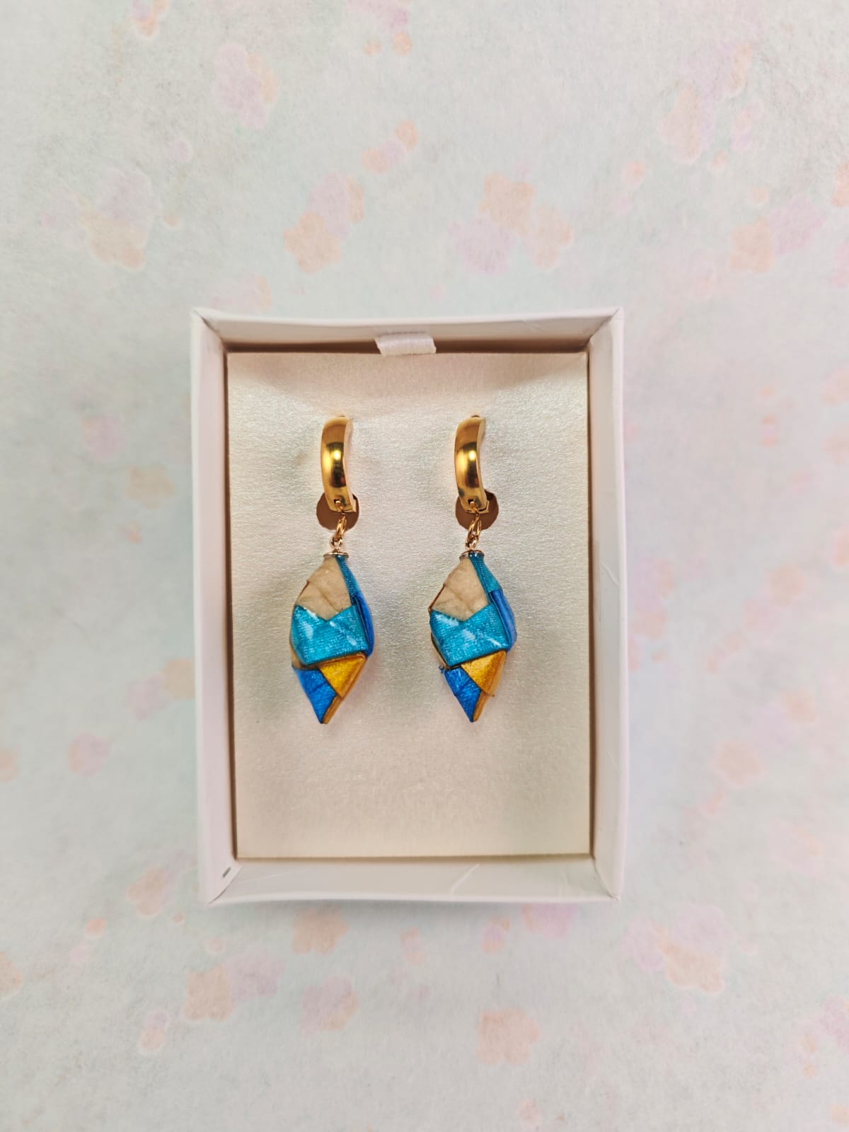 Aretes varios