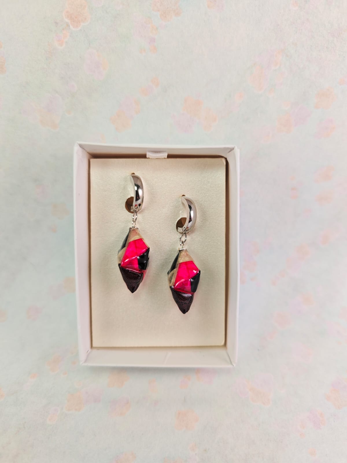 Aretes varios