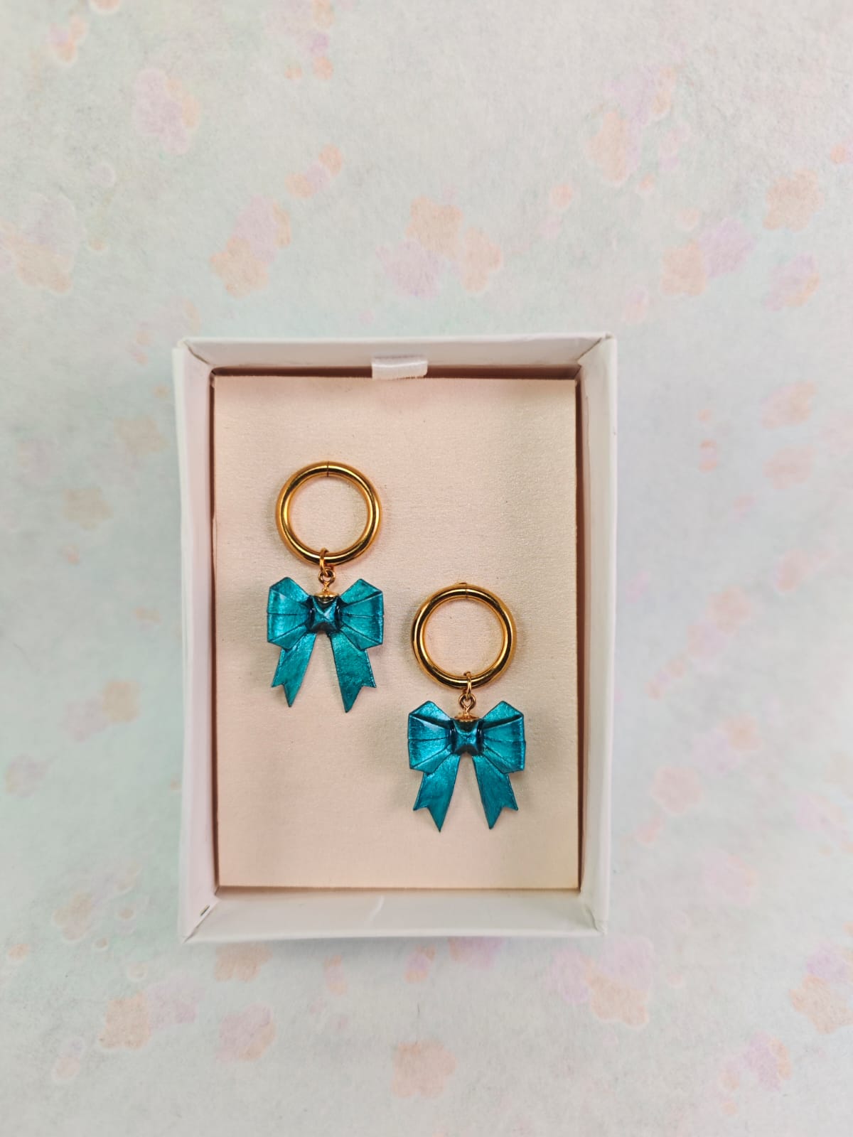 Aretes varios