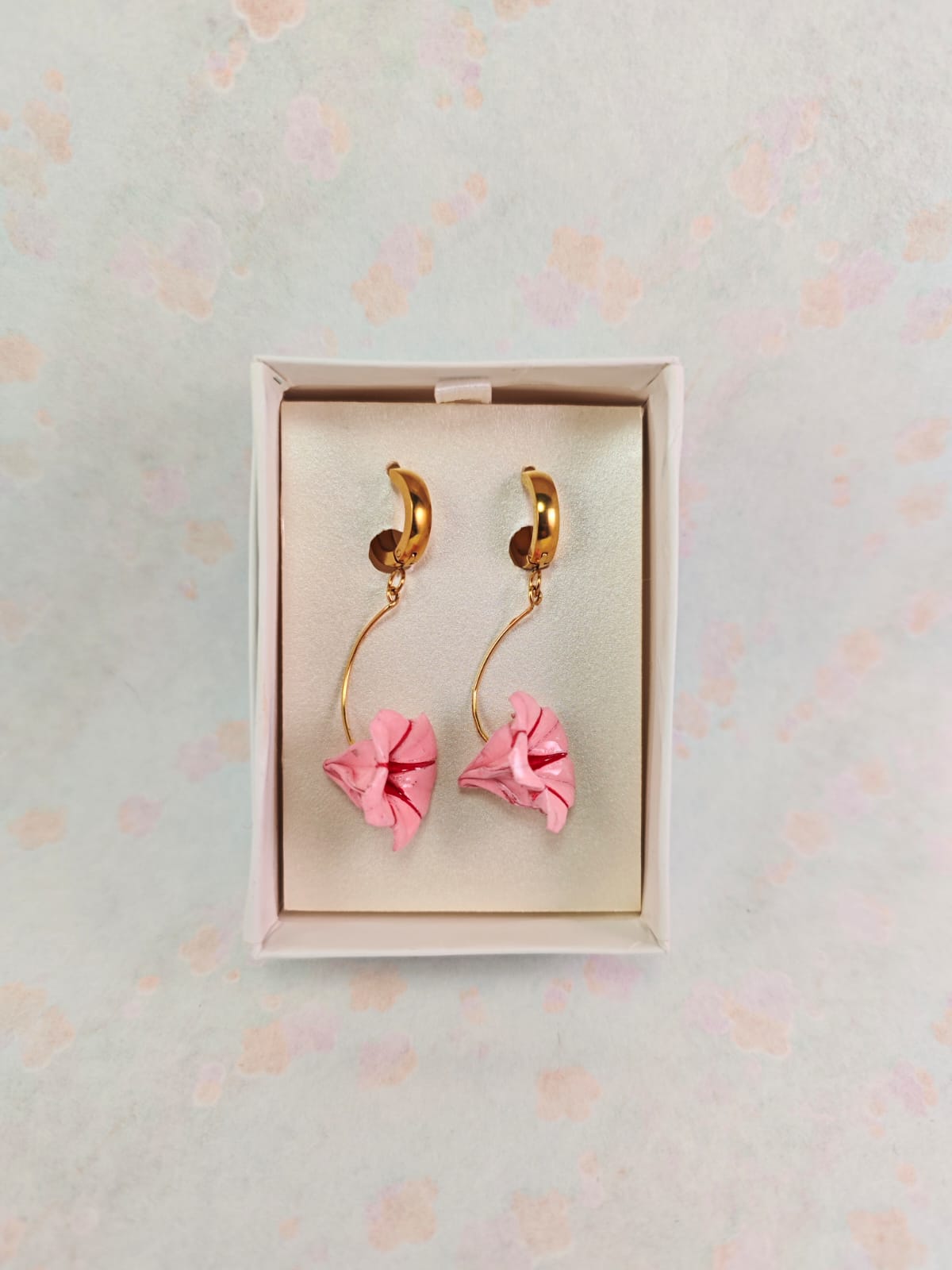 Aretes varios
