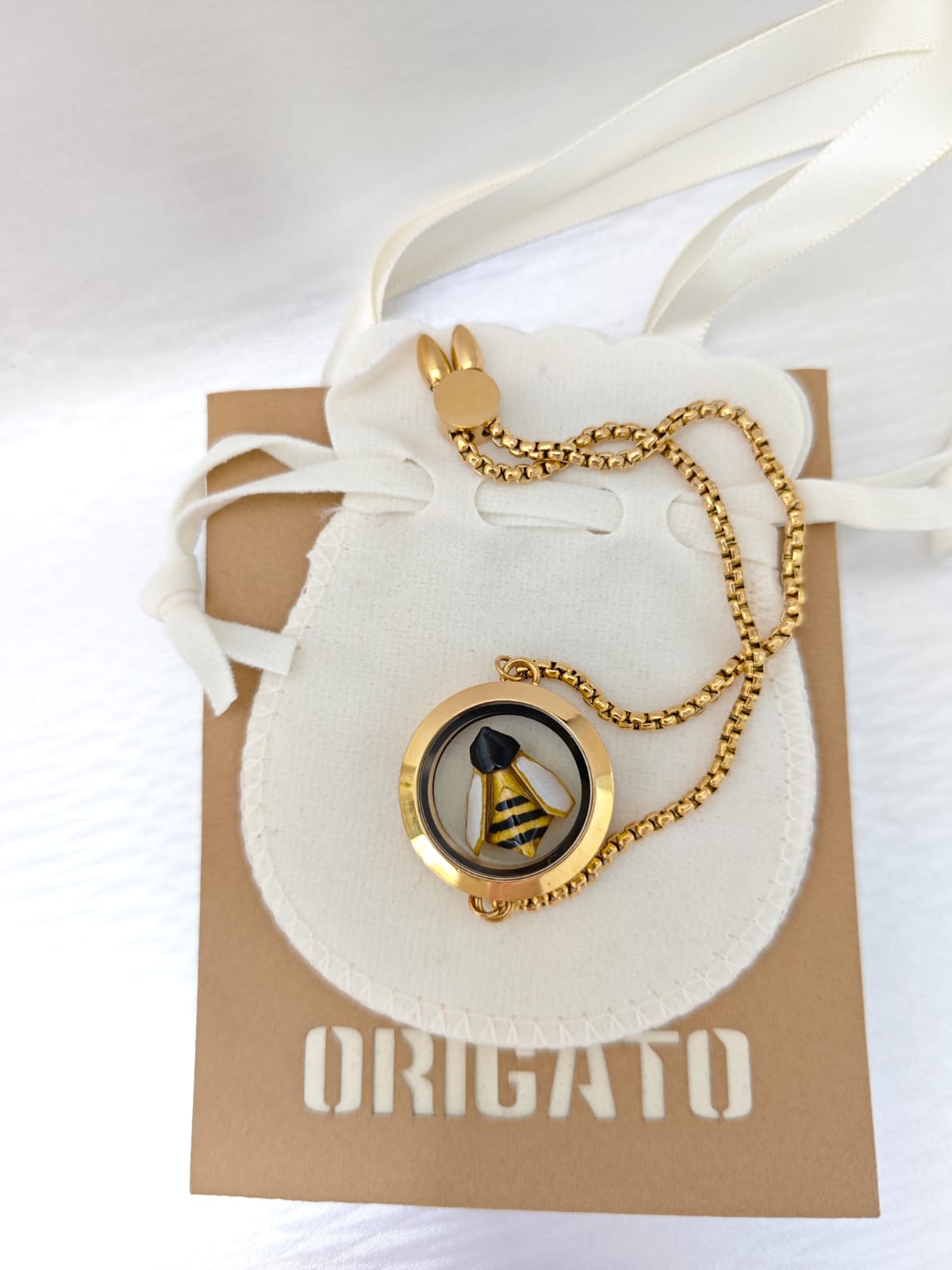 Pulsera relicario dorada