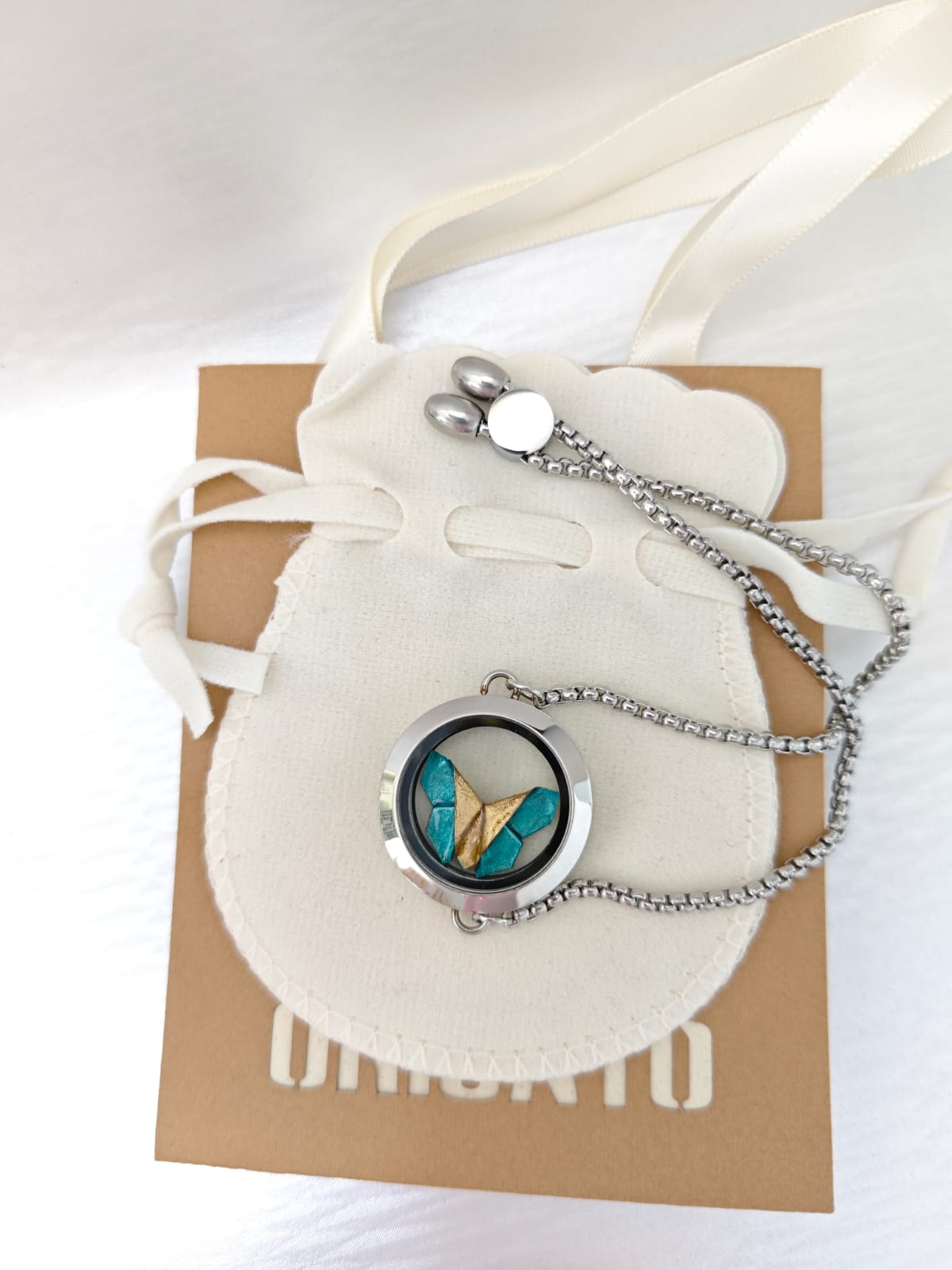 Pulsera relicario plateada