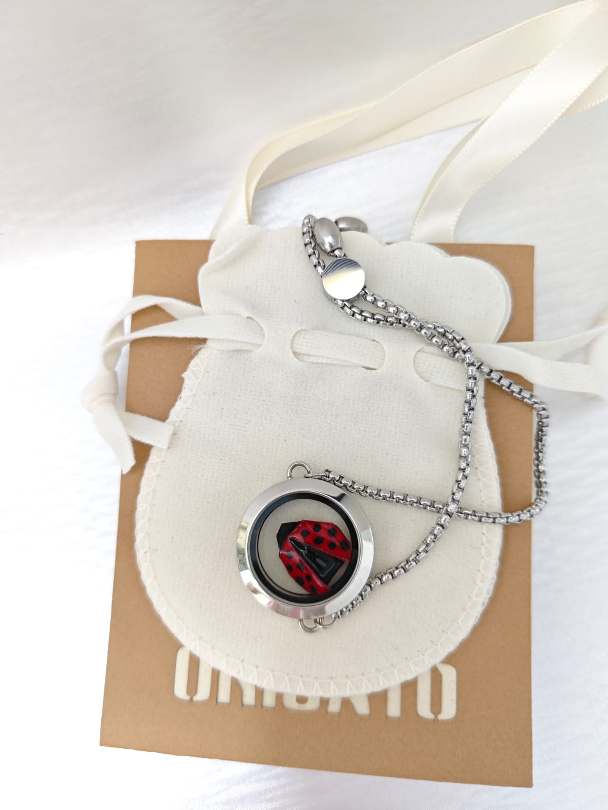 Pulsera relicario plateada