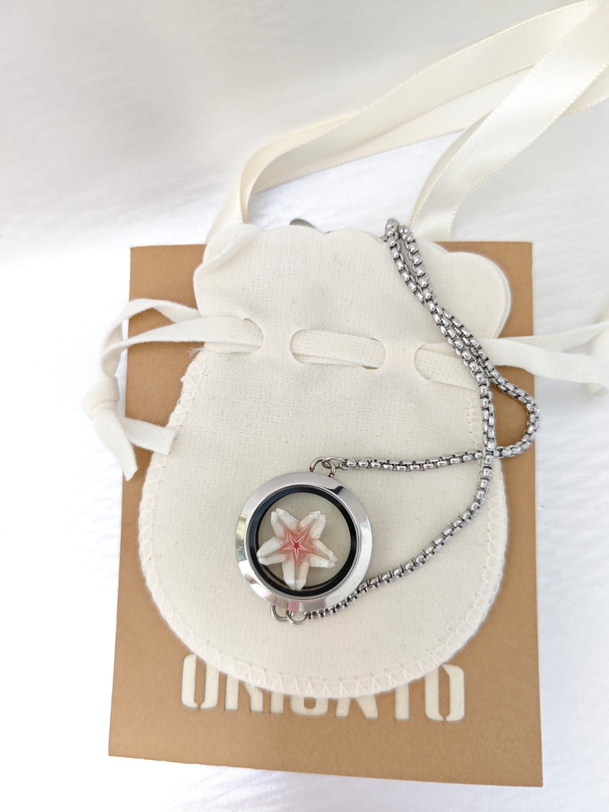 Pulsera relicario plateada