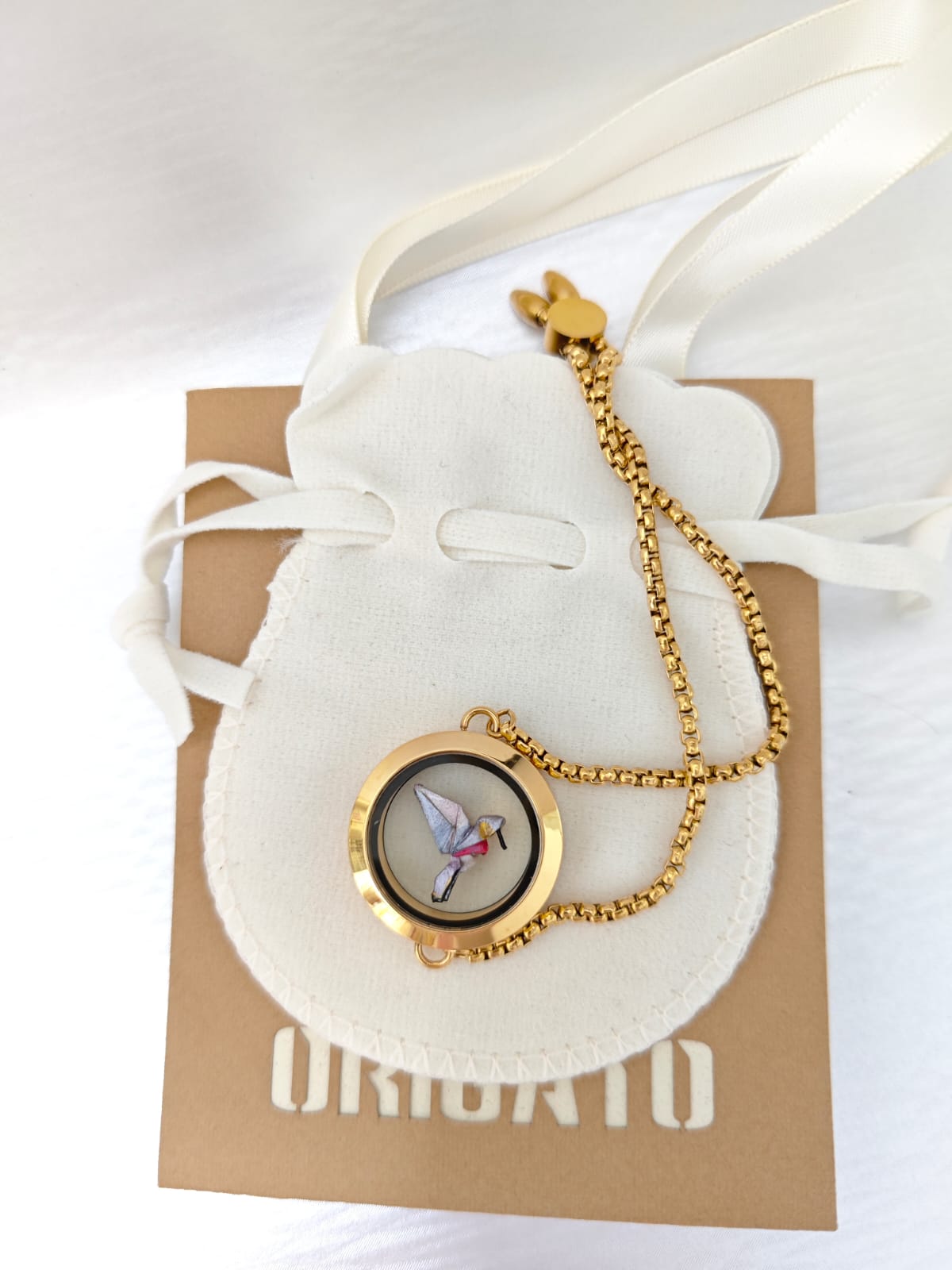 Pulsera relicario dorada