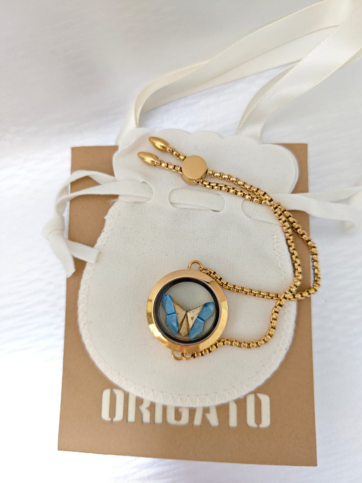 Pulsera relicario dorada