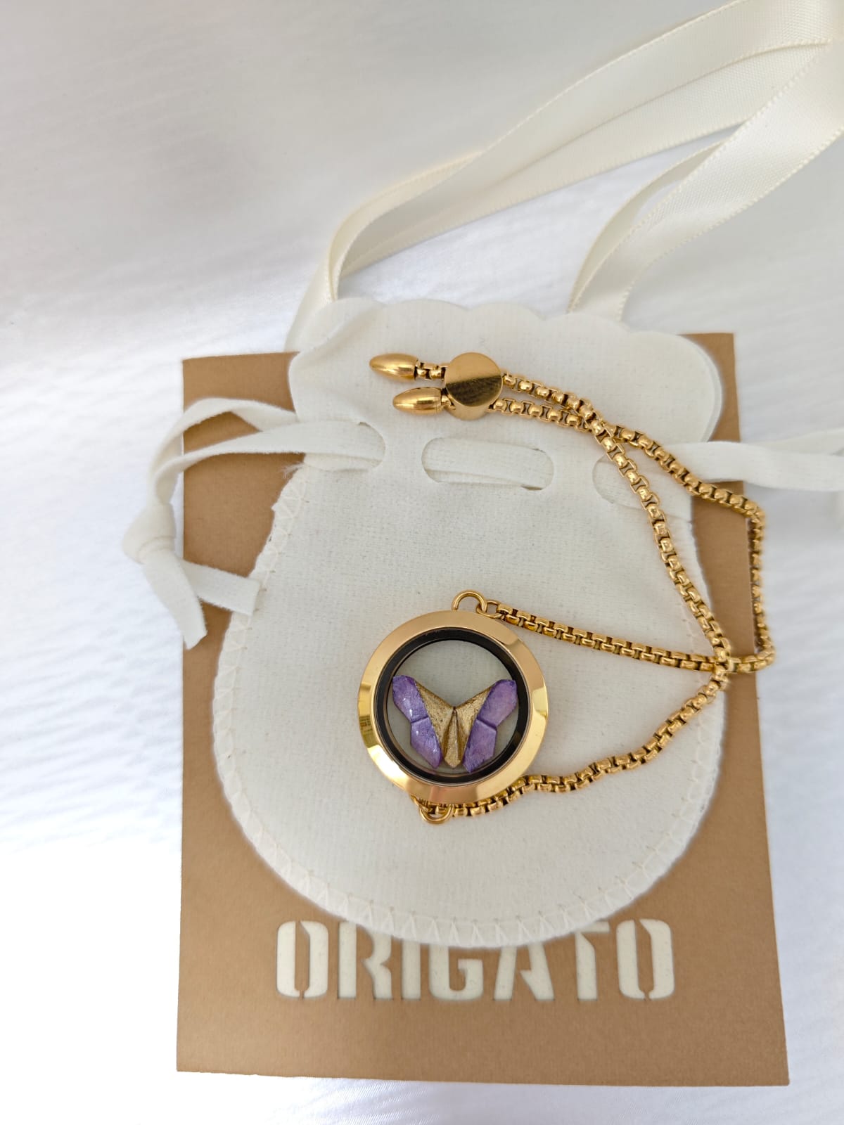 Pulsera relicario dorada